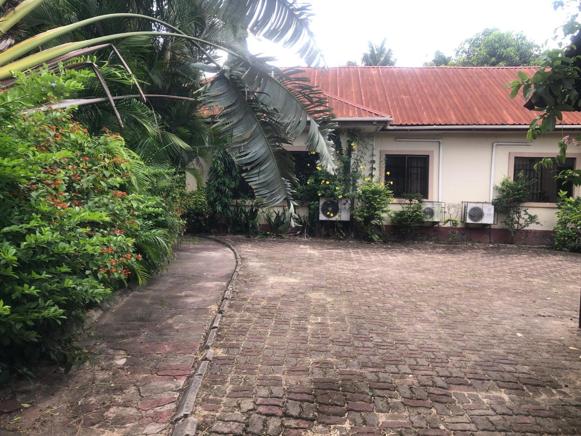Tatys Homestay Dar es Salaam Ngoại thất bức ảnh