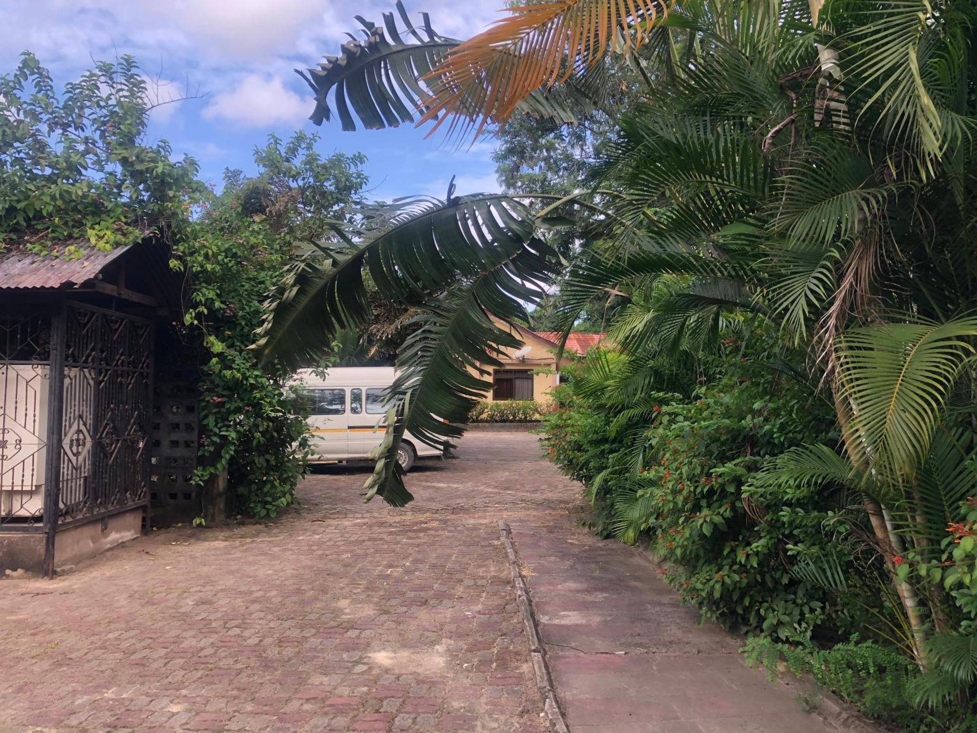 Tatys Homestay Dar es Salaam Ngoại thất bức ảnh