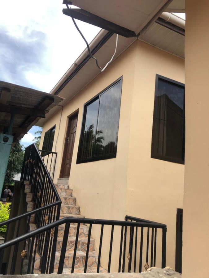 Tatys Homestay Dar es Salaam Ngoại thất bức ảnh