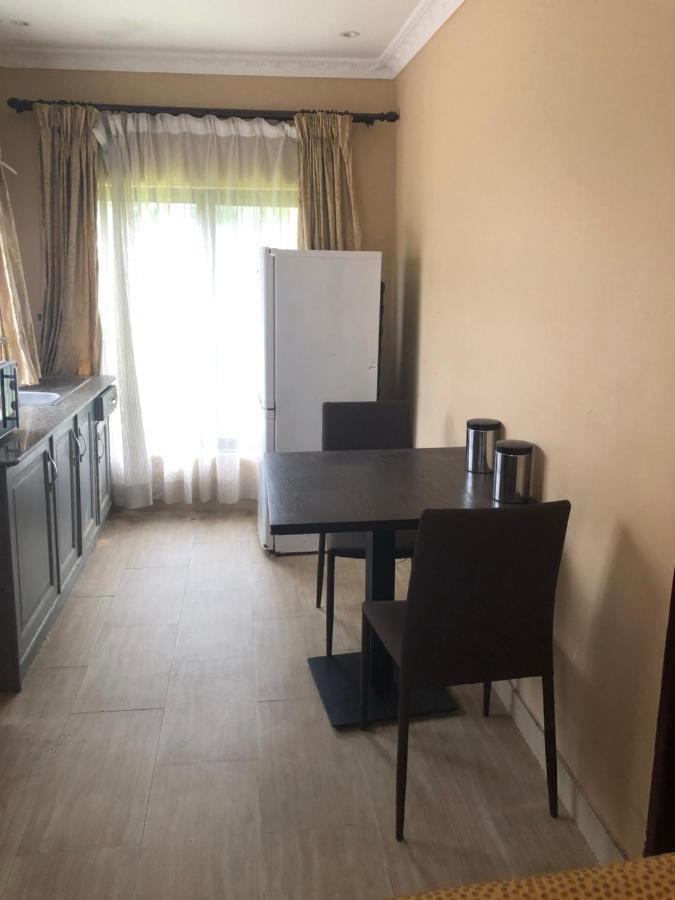 Tatys Homestay Dar es Salaam Ngoại thất bức ảnh